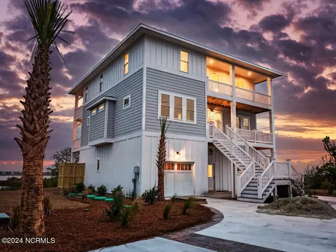 Exterior - 110 Key Largo Dr, Hampstead, NC 28443 photo 3 of 21