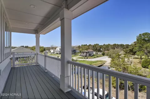 Exterior - 110 Key Largo Dr, Hampstead, NC 28443 photo 12 of 21