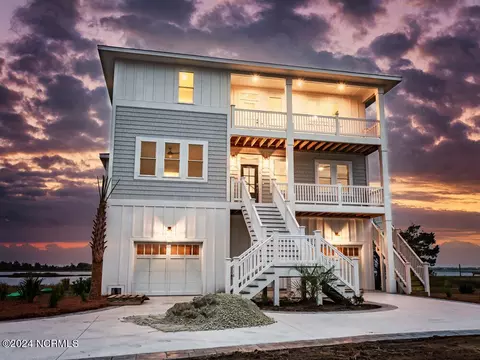 Exterior - 110 Key Largo Dr, Hampstead, NC 28443 photo 2 of 21