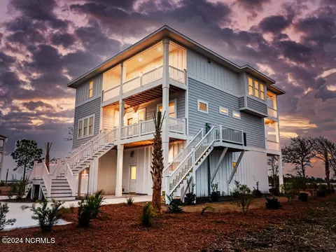 110 Key Largo Dr, Hampstead, NC 28443