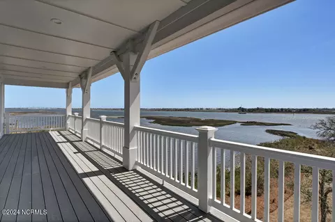 Exterior - 110 Key Largo Dr, Hampstead, NC 28443 photo 6 of 21