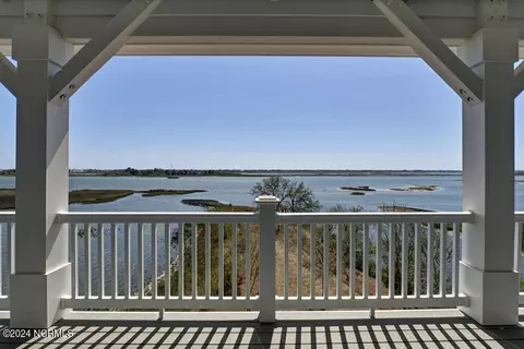 Exterior - 110 Key Largo Dr, Hampstead, NC 28443 photo 7 of 21