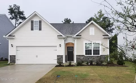 1004 Montford Dr, New Bern, NC 28562