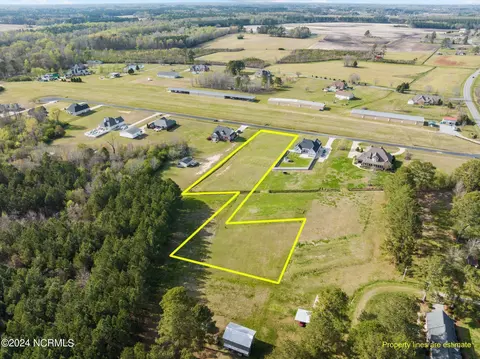 1676 Prop Dr, Winterville, NC 28590