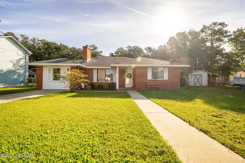 202 Ocean St, Beaufort, NC 28516