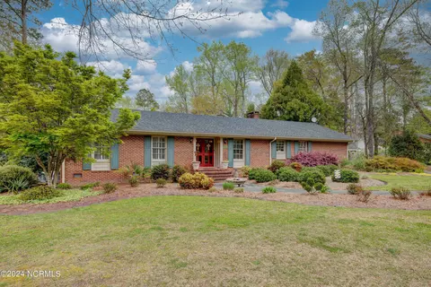 122 Adams St, Wallace, NC 28466