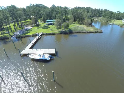1605 Pamlico Rd, Oriental, NC 28571