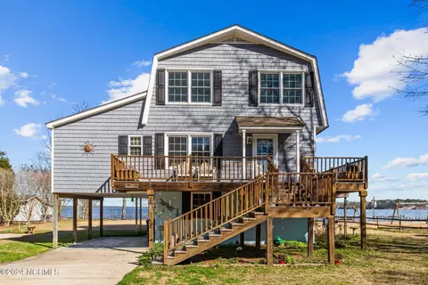 400 Blue Heron Dr, Blounts Creek, NC 27814