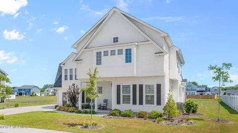 416 Campus Dr, Moyock, NC 27958
