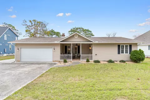 528 N Shore Dr, Southport, NC 28461