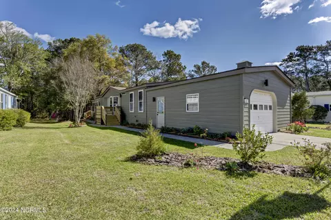 411 Quartermaster Ct, Hampstead, NC 28443 photo 1