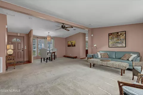 411 Quartermaster Ct, Hampstead, NC 28443 photo 4