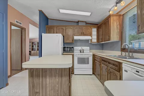 411 Quartermaster Ct, Hampstead, NC 28443 photo 13