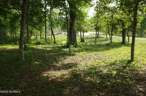 466 Vfw Rd, Cedar Point, NC 28584
