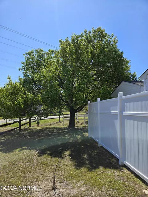102 Ocean Spray Dr, Cedar Point, NC 28584 photo 9