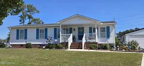 102 Ocean Spray Dr, Cedar Point, NC 28584