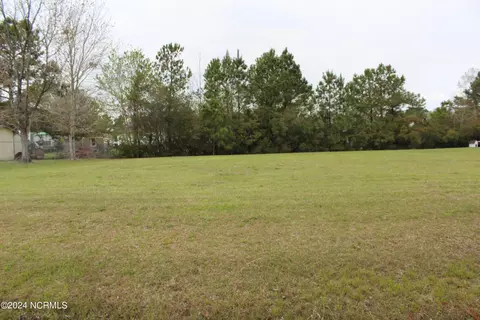 305 Bobbys Dr, Newport, NC 28570