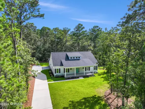 272 Royal Tern Dr, Hampstead, NC 28443