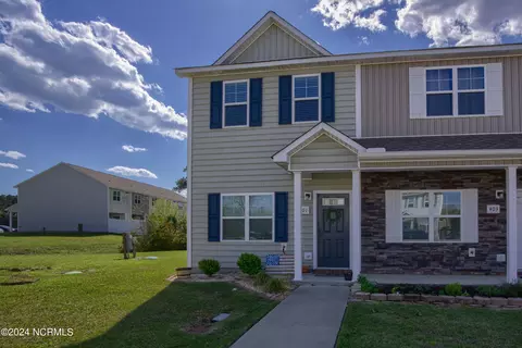 401 Justice Farm Dr, Sneads Ferry, NC 28460