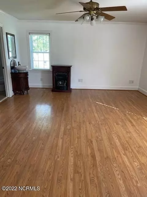 Living - 2447 Whichards Beach Rd, Chocowinity, NC 27817 photo 2 of 2