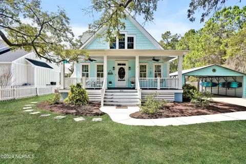 403 Mitchell St, Southport, NC 28461