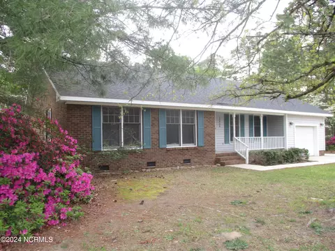 12400 Colinwood Cir, Laurinburg, NC 28352