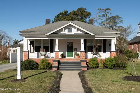 307 N Main St, Walstonburg, NC 27888