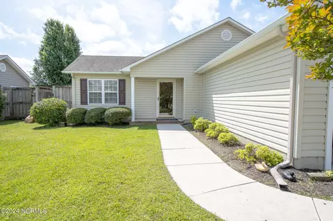 2015 Heritage Ln, Jacksonville, NC 28546