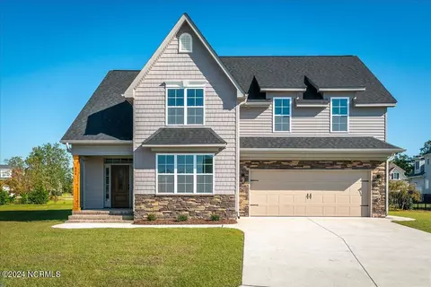 404 Southbridge Ct, Winterville, NC 28590