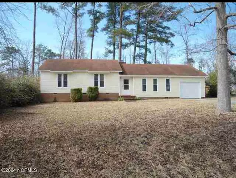 4 Dressler Dr, Jacksonville, NC 28540