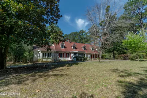 160 S Bethesda Rd, Southern Pines, NC 28387