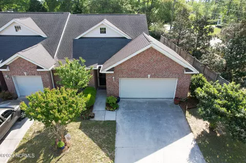 100 Turnbury Ct, Hampstead, NC 28443