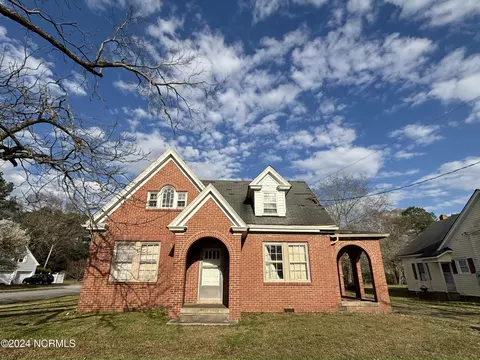 306 N Main St, Robersonville, NC 27871