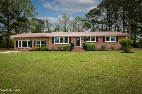 1902 Washington St, New Bern, NC 28560
