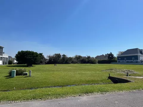 401 Island View Dr, Newport, NC 28570