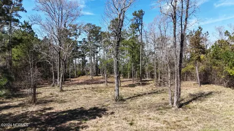 107 Pin Oak Ct, Beaufort, NC 28516