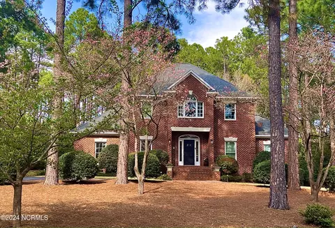 216 Plantation Dr, Southern Pines, NC 28387