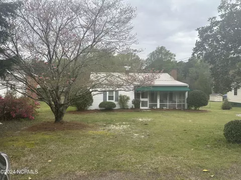 318 S School St, Candor, NC 27229