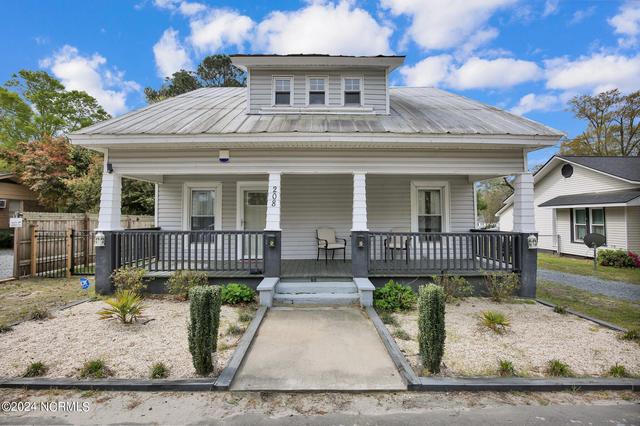 208 E Williams St, Autryville, NC 28318