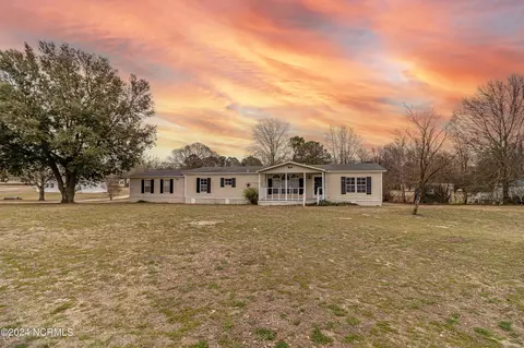 5569 Michaels Dr, La Grange, NC 28551