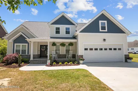 1212 Trafalgar Dr, Winterville, NC 28590