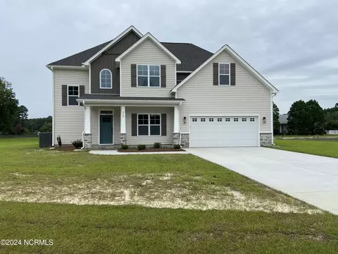 348 Shortleaf Dr, Grimesland, NC 27837