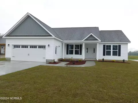 607 Bright Harvest Dr, Maysville, NC 28555