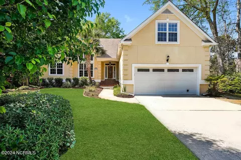706 N Paisley Ct, Wilmington, NC 28409