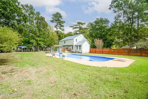305 Pineview Dr, Elizabeth City, NC 27909