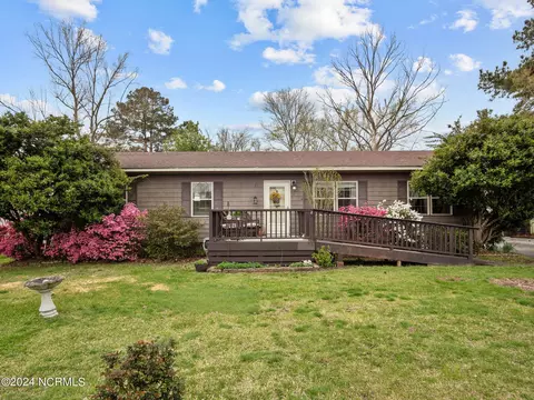 102 Maiden Ln, Jacksonville, NC 28546