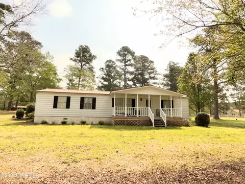 8801 Mcleod Rd, Laurinburg, NC 28352