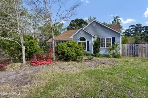 5201 Woods Edge Rd, Wilmington, NC 28409
