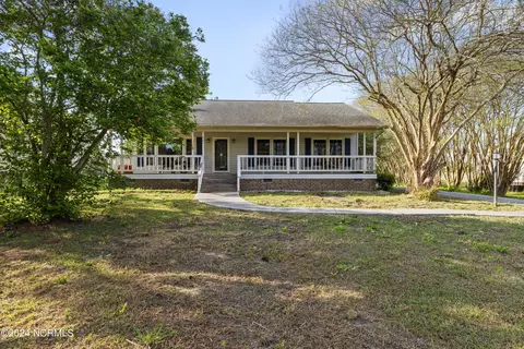 201 Comfort Rd, Richlands, NC 28574