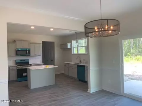 831 Cooke Dr, Hubert, NC 28539 photo 4
